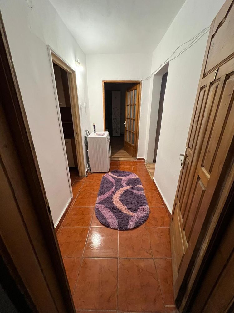 Inchiriez apartament cu 3 camere. la 2,3 minute de mall,zona 23 August