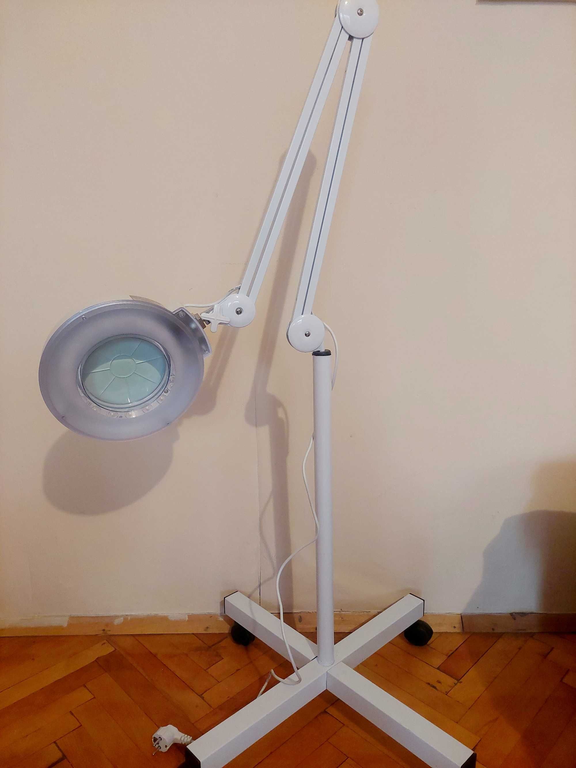 LED лампа лупа със статив
