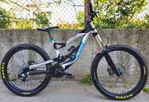 YT Tues Downhill 26 цола S-M размер Въздушна  Boxxer, Обслужен Готов
