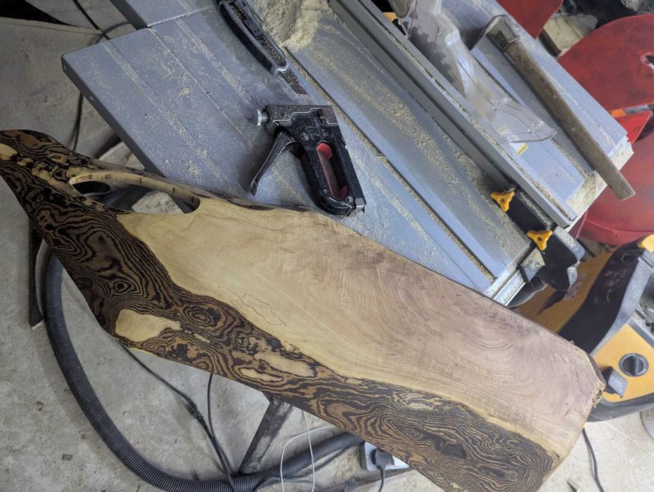 Tocător Premium din Lemn de Nuc – Lucrat Manual