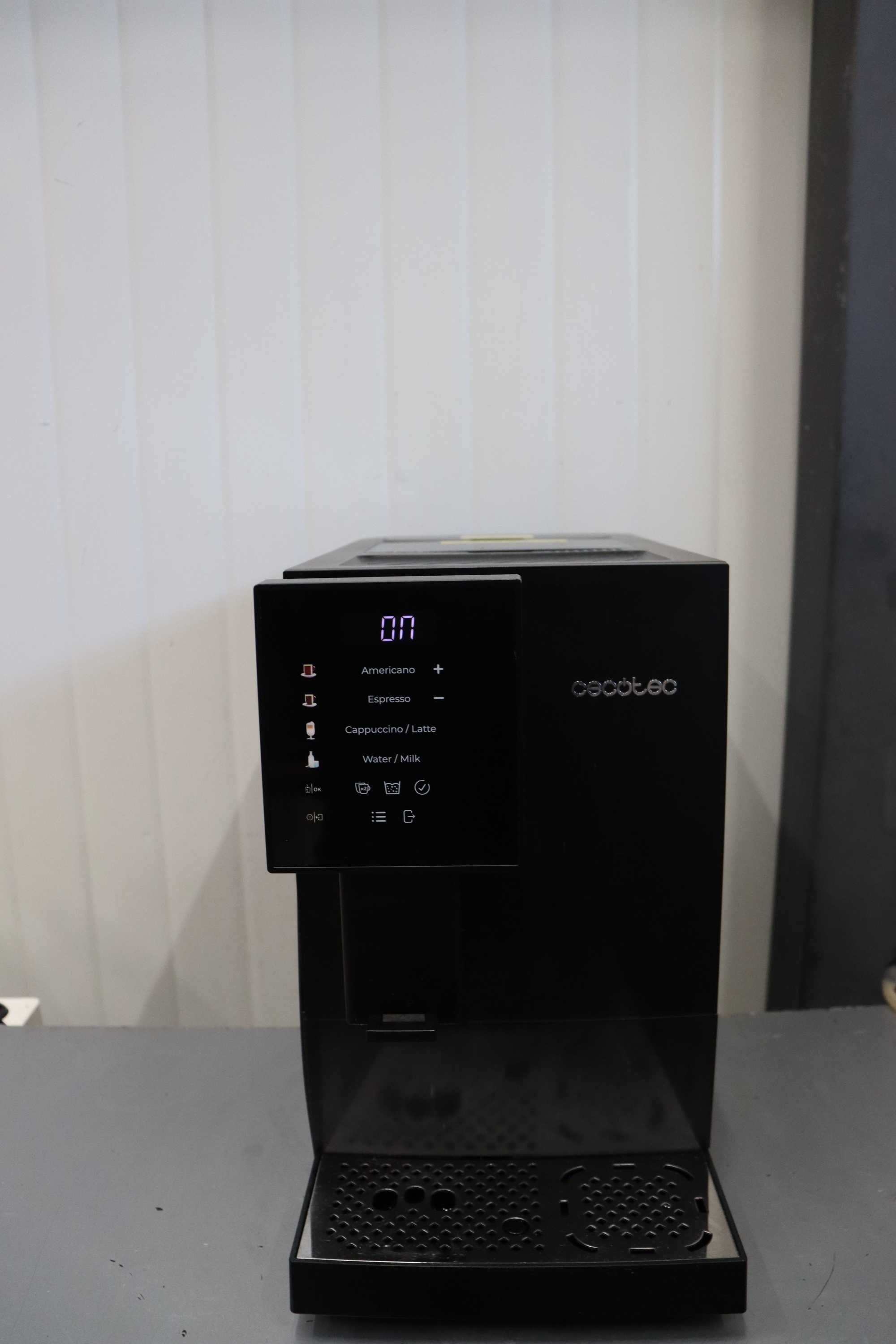 Кафемашина Cecotec Cremmaet Compactccino. 1350W, термоблок, 19Bar