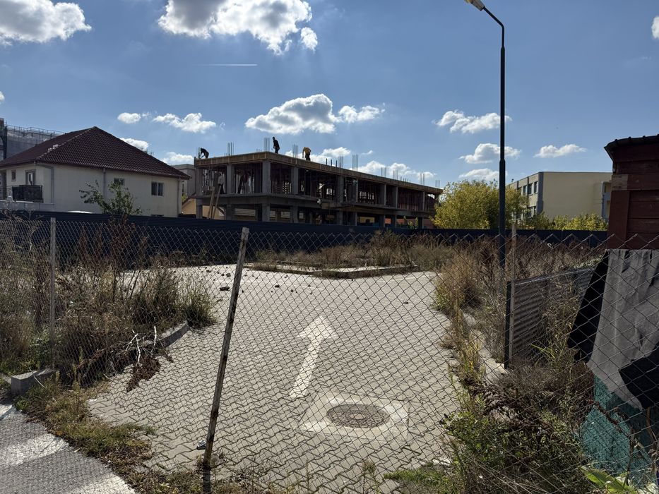 Inchiriez Teren Craiova - 1300 mp, Str. George Enescu, Stradal