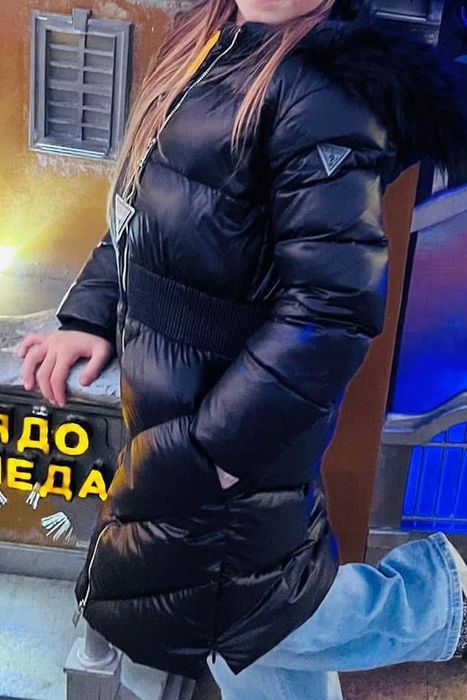 Пухено яке от колекция Guess.