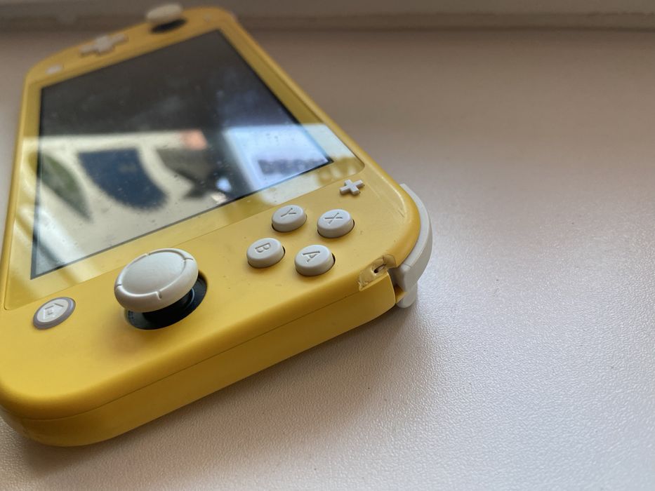Nintendo Switch Lite с 8 игри
