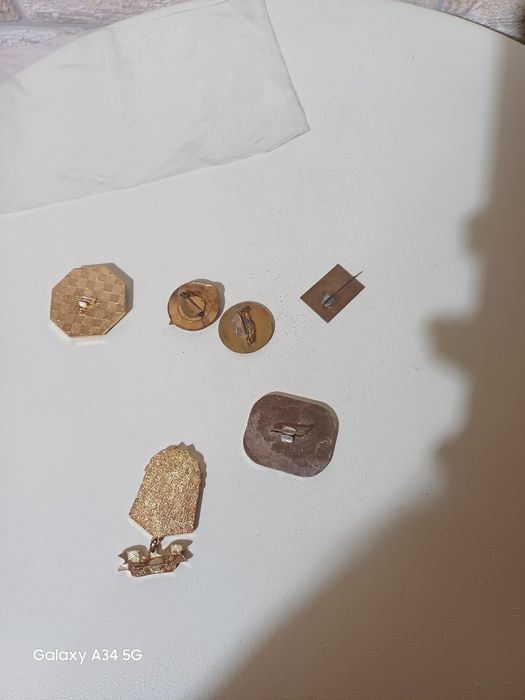 Лот значки 18лв обща цена