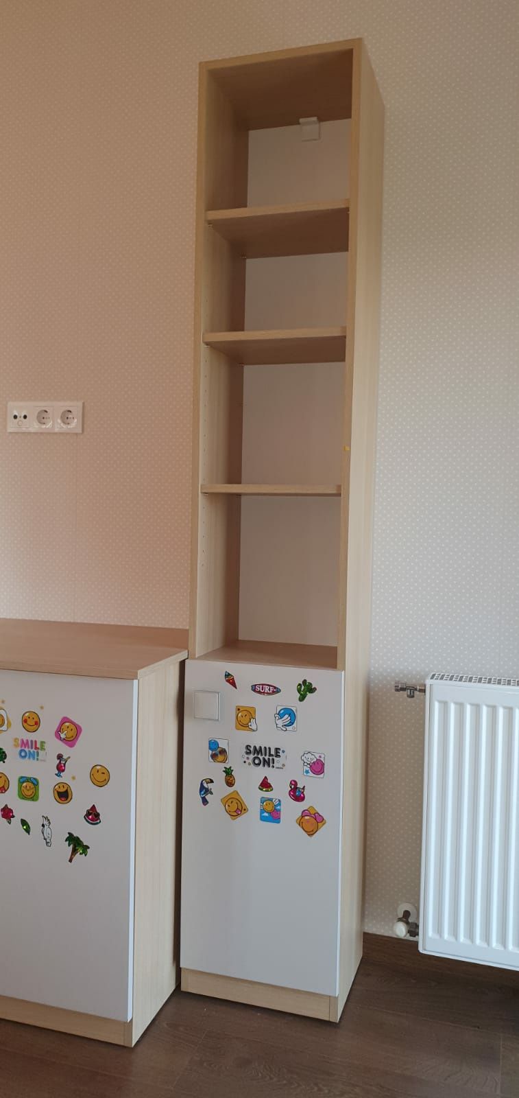 Birou copil + dulap cu ușa și rafturi