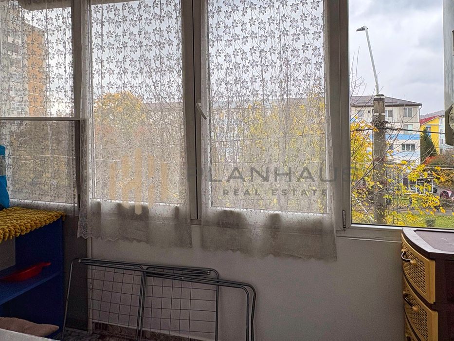 Inchiriere - apartament 2 camere, etaj 2