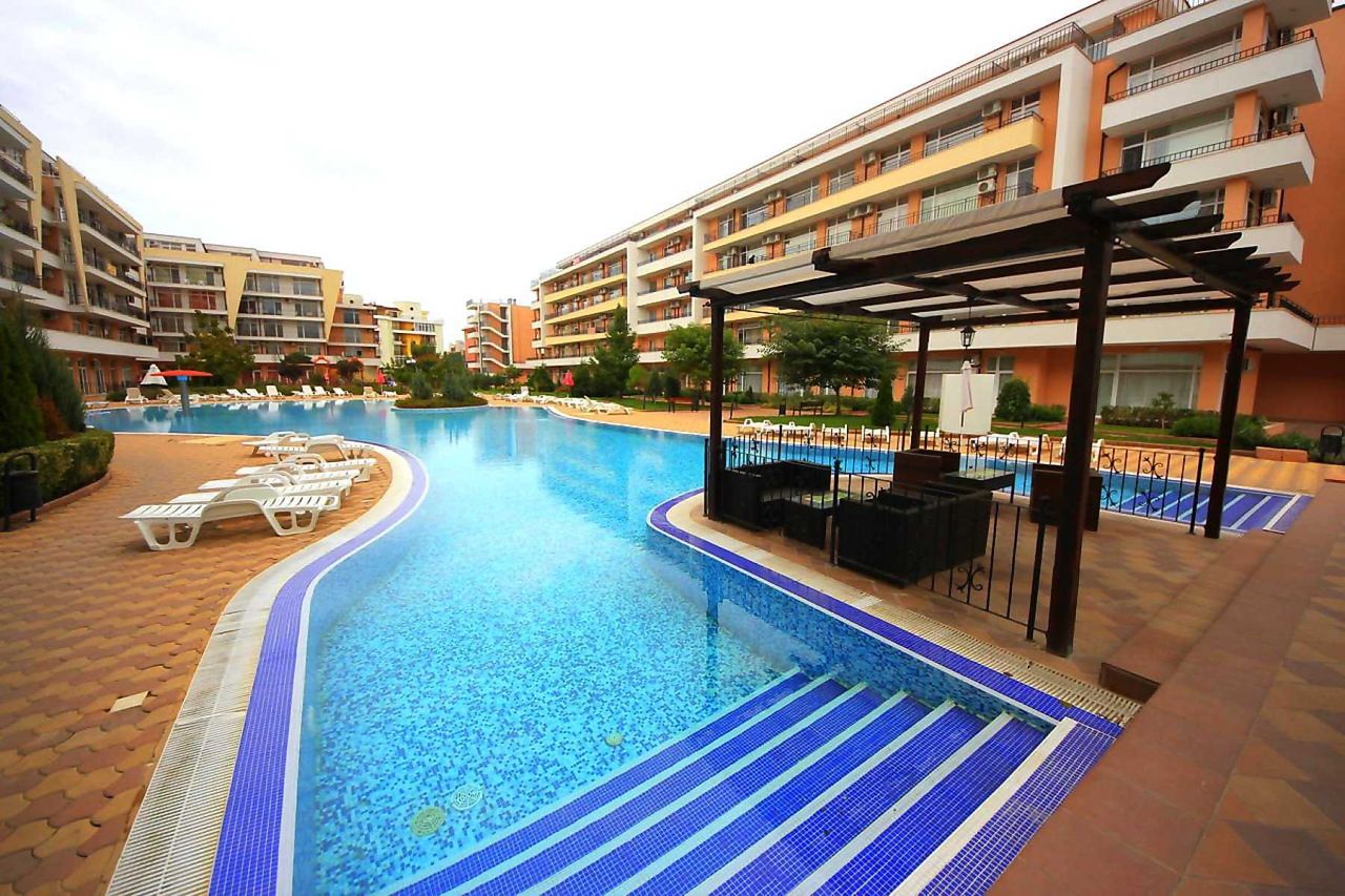 Продава се Двустаен апартамент в к.к. Слънчев бряг - 68 кв.м за 927 €/кв.м - Снимка #12