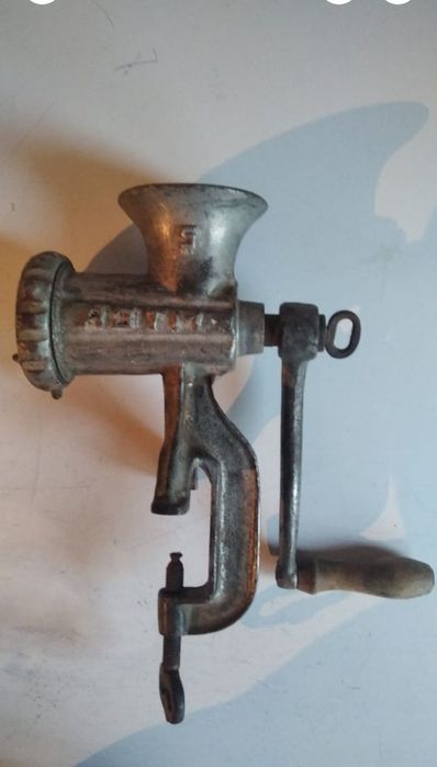 Продам ручную мясорубку