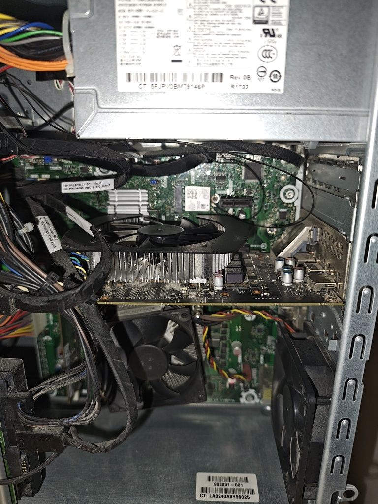 HP Desktop компютър