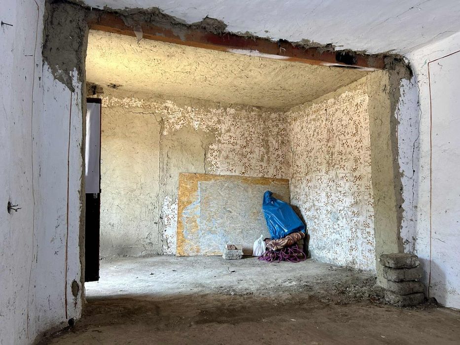 Vând casă bătrânească