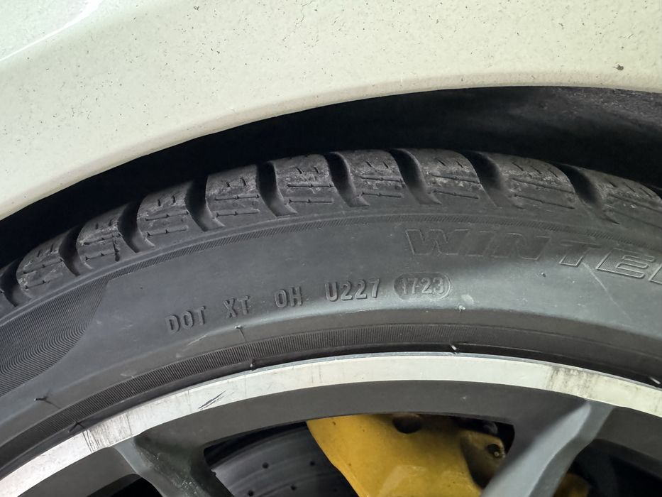 Pirelli SottoZero 275/35/21. 315/30/21