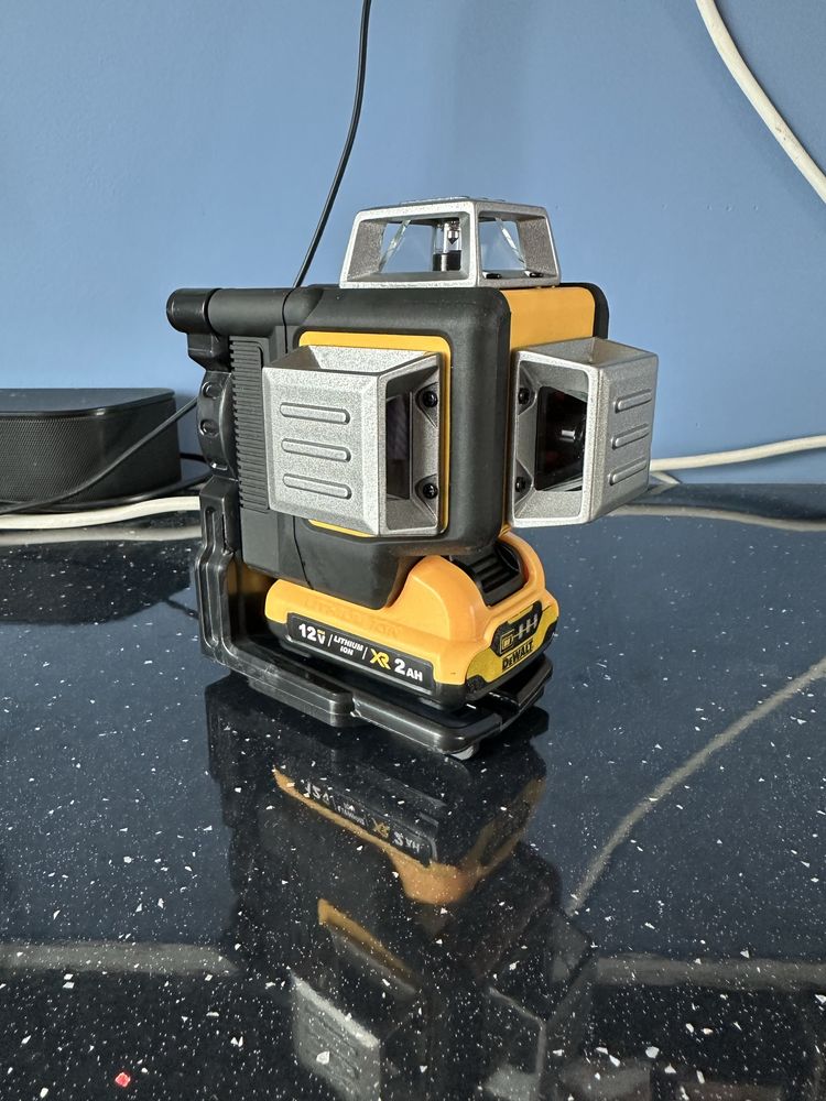 Лазер DEWALT 3 посочен