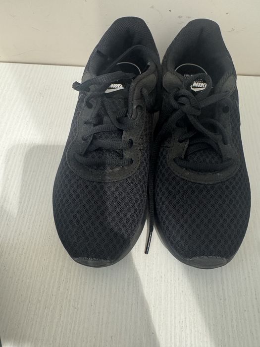 Маратонки Nike.