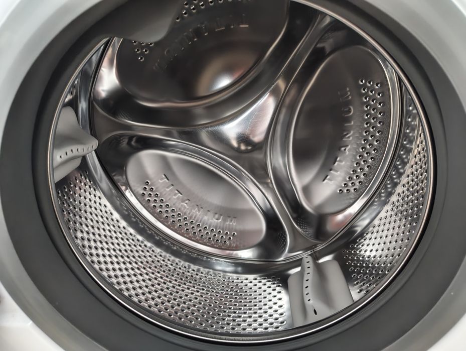 Mașina de spălat Slim Whirlpool  (2020) ideala pentru chiriasi