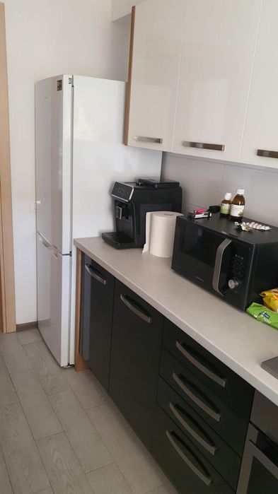 Ofer la închiriere apartament cu două camere într-un complex rezidenți