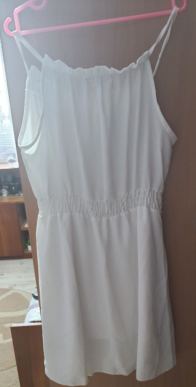 Бяла къса рокличка