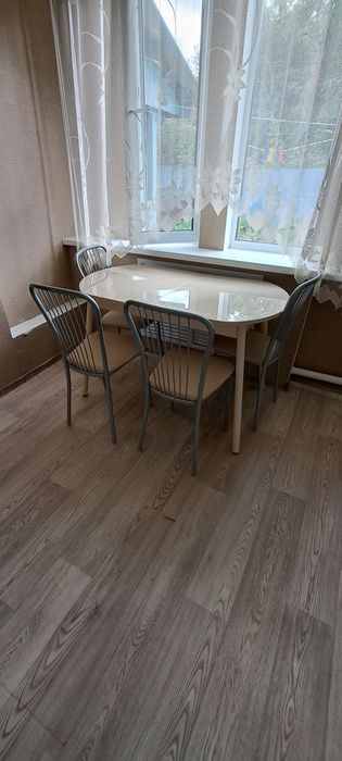 Продам стол и стулья