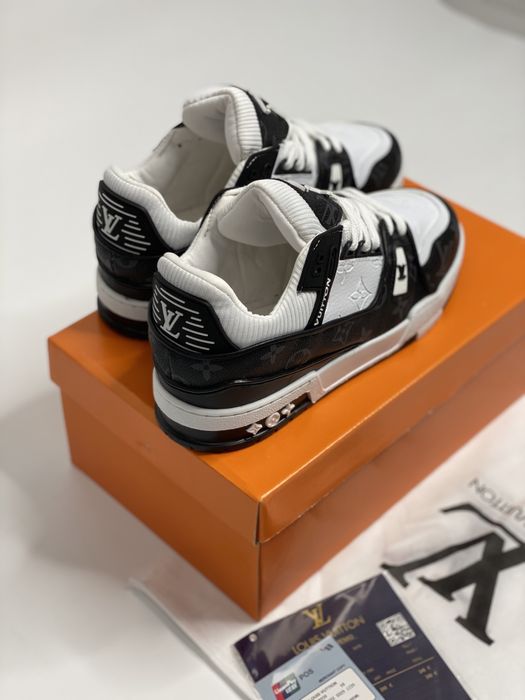 Adidasi Louis Vuitton