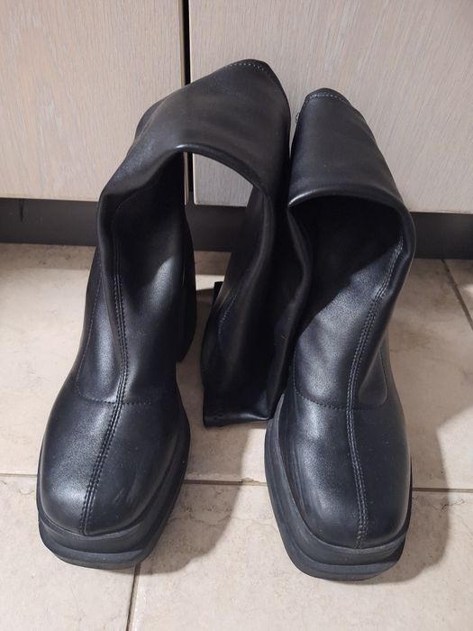 Запазени боти Bershka