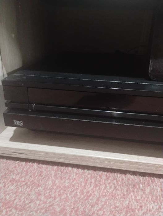 Vând videorecorder stereo Bang&Olufsen vx7000