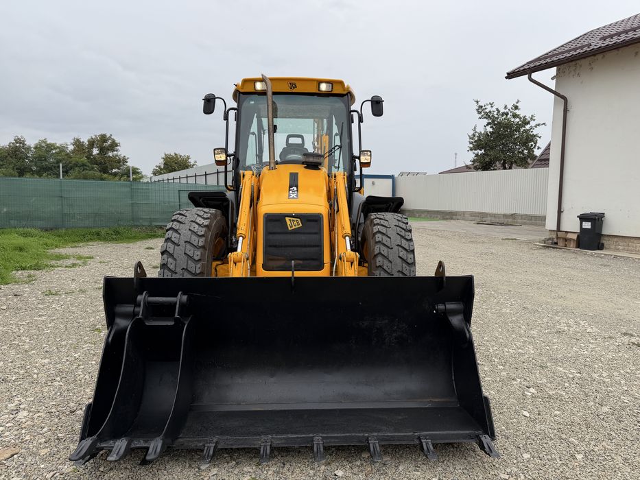 Buldoexcavator JCB 4 cx ,6100 ore.RECENT ADUS