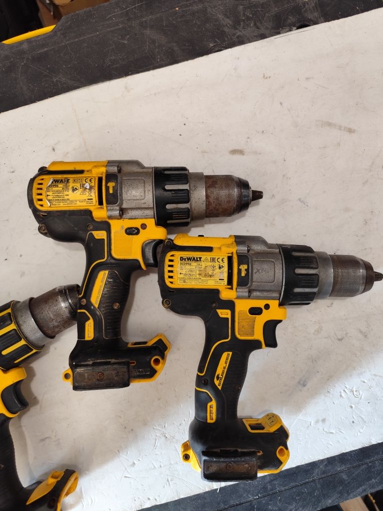 Мощен безчетков удърен винтоверт Девалт DeWALT DCD995 DCD996