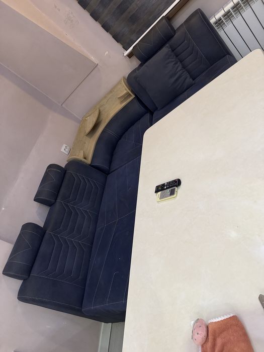 Uglavoy mebel sotiladi oshxona uchun.