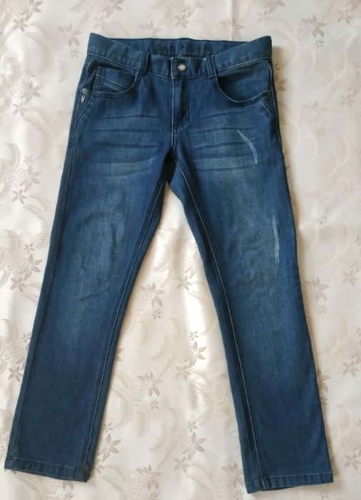 Качественные удобные фирменные джинсы р.146