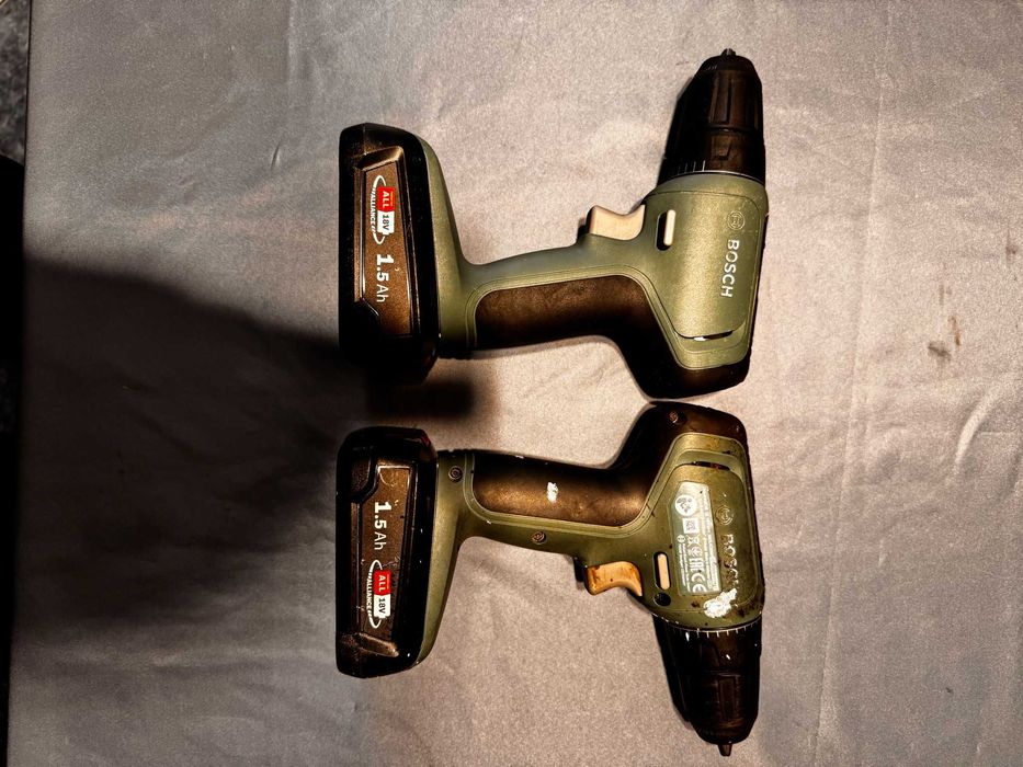 Bosch Universal Drill 18 – 2 mașini, 4 acumulatori, încărcător