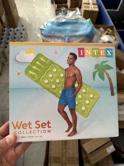 Продается детский маленький надувной бассейн, матрас, черепаха и насос