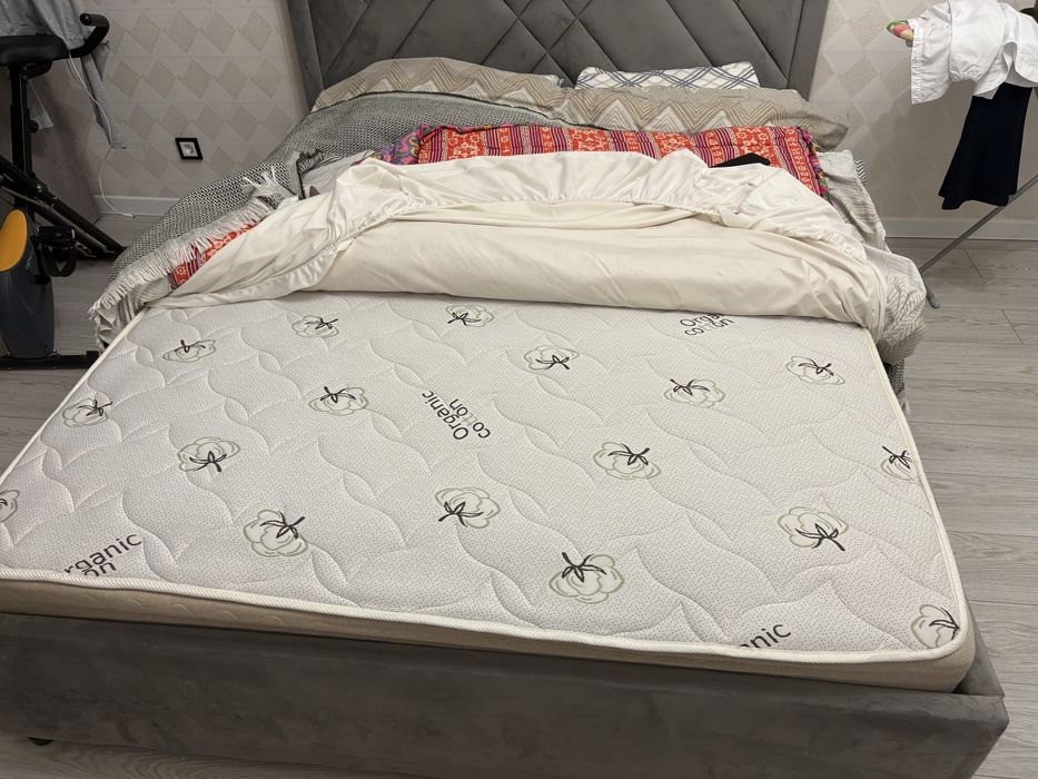 Продам матрас в хорошем состоянии