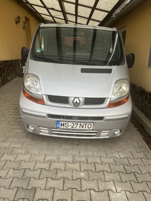 Vând Renault Trafic