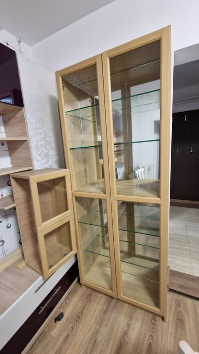 Vitrina lemn impecabila