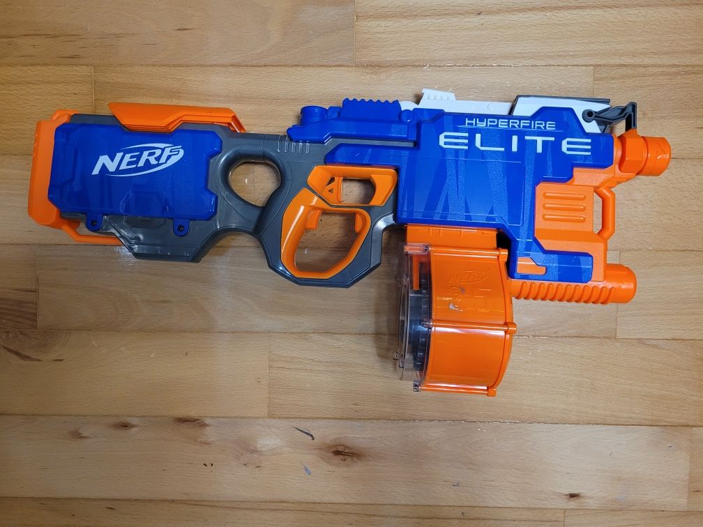 vand pusca nerf full auto