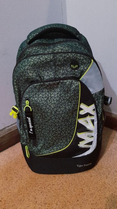 Большой чёрно-зелёный рюкзак
 Tiger Family