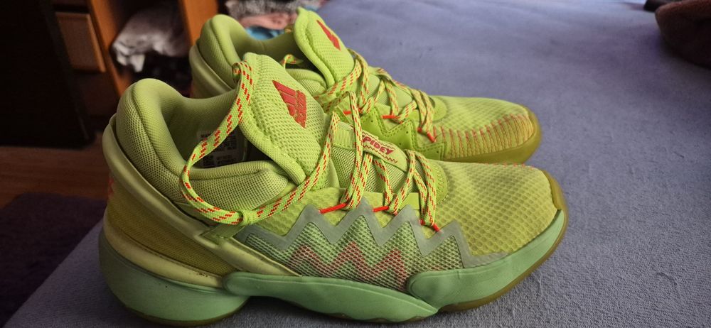 Vând ghete adidaș spider, firma adidaș.