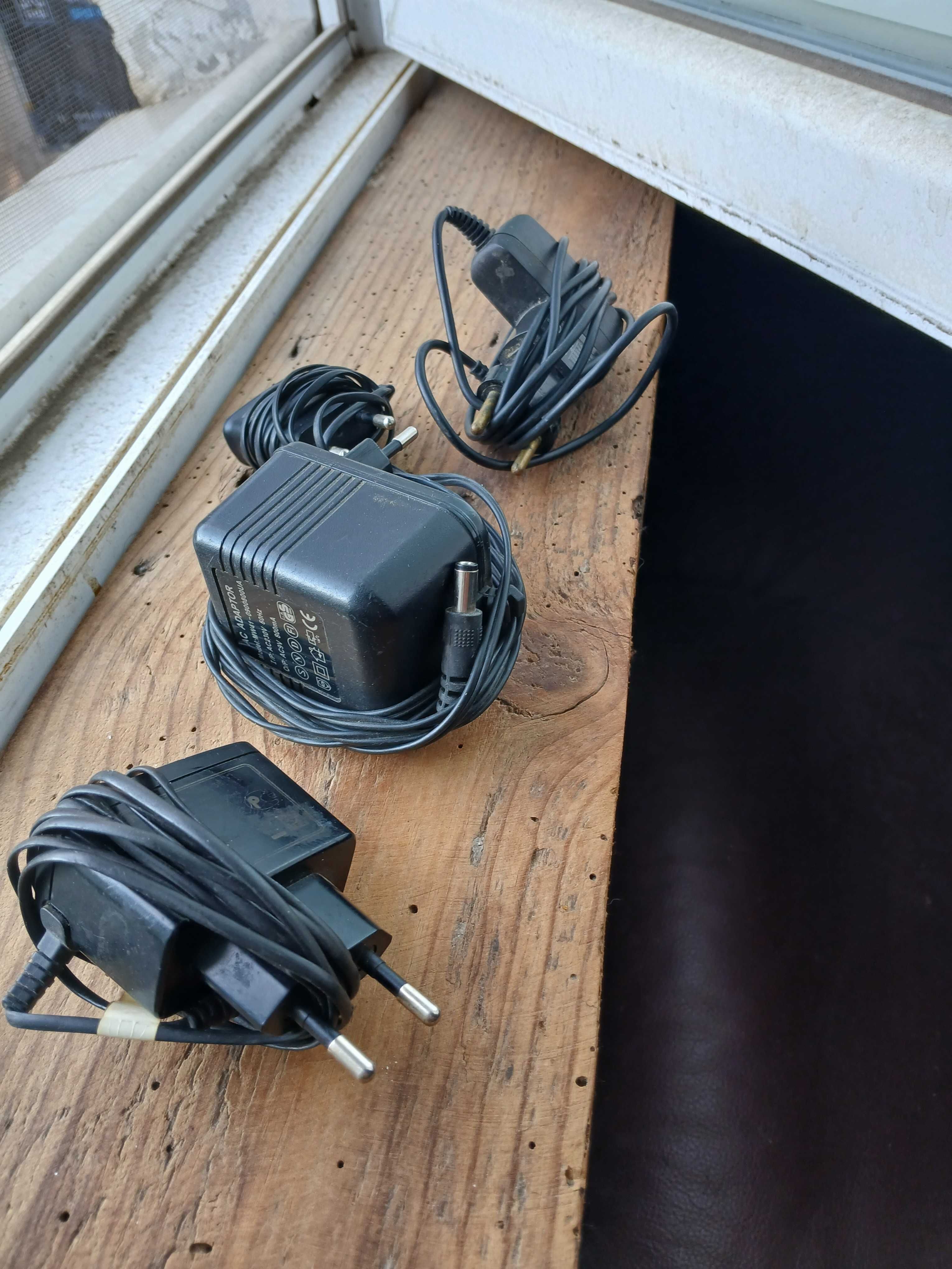 Продавам адаптери  3.7V  355mA,  9V 800mA ,  и от старите Nokia