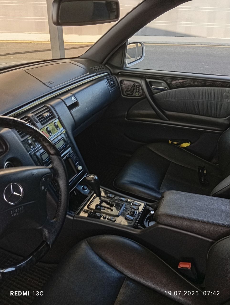 Mercedes-Benz W210