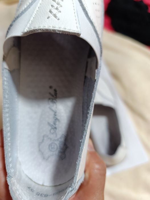 Mocasini din piele cu perforații