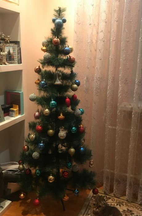 Продам искуственную елку