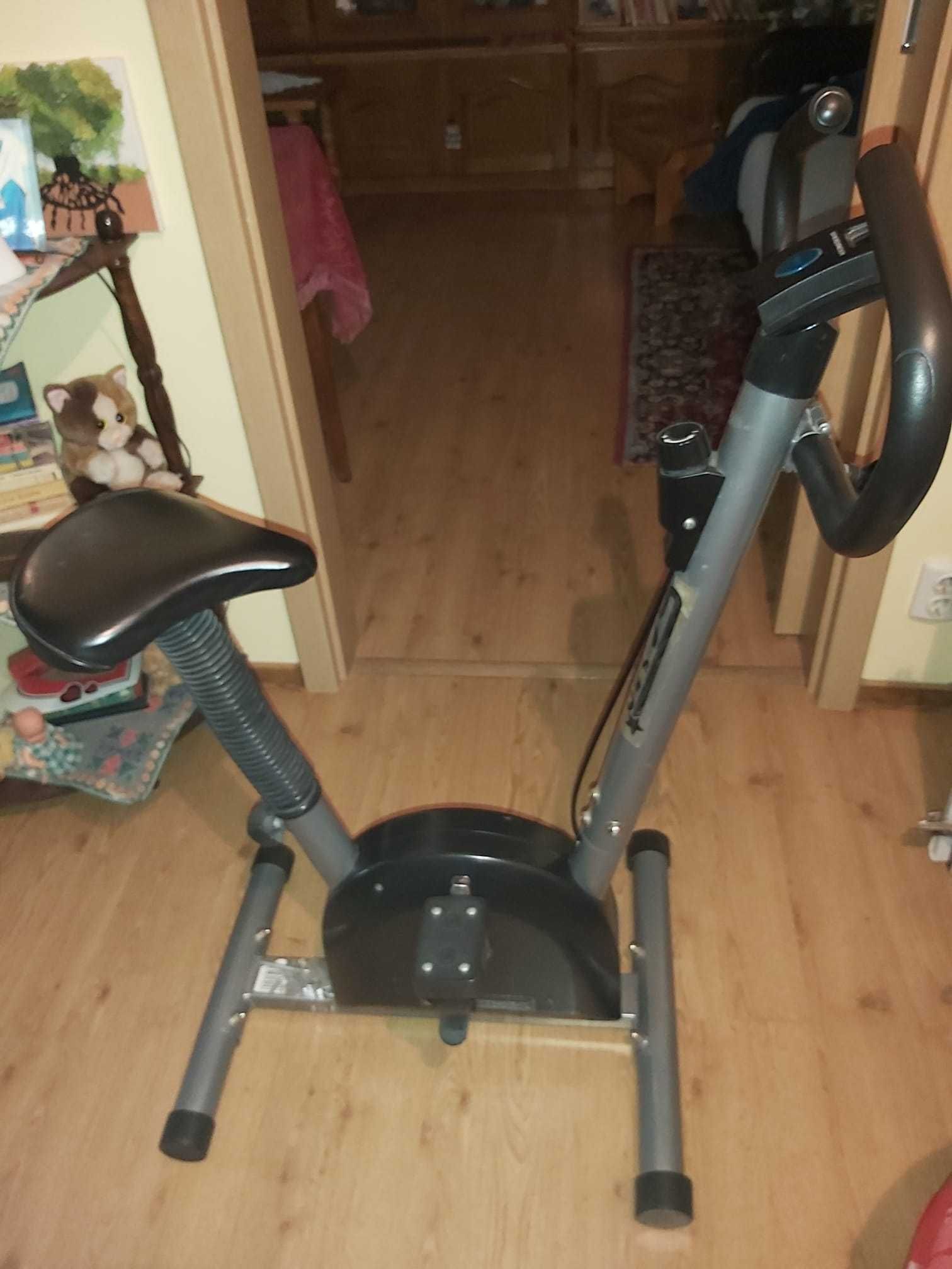 Vand bicicleta eliptica cu afisaj  Star Fitness