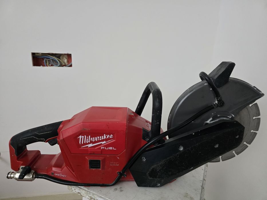 Milwaukee FCOS230 
MILWAUKEE M18 FCOS230