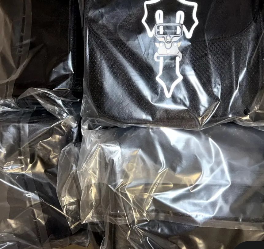 Trapstar reflective чанта bag