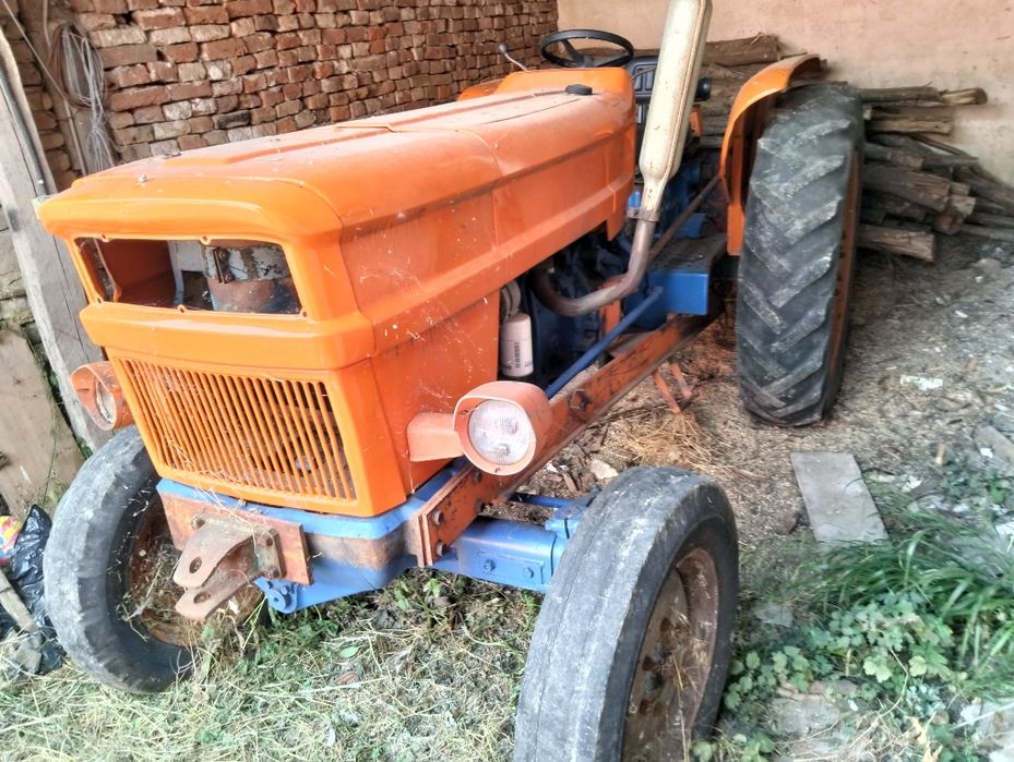 Vând tractoare John Deere 3040 , David Brown, Fiat 850