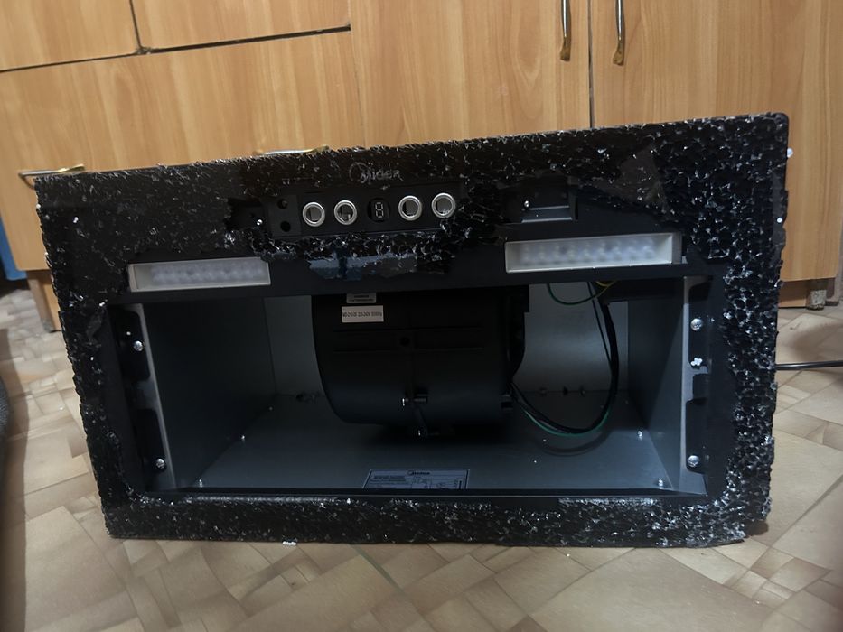 Продаю вытяжку midea