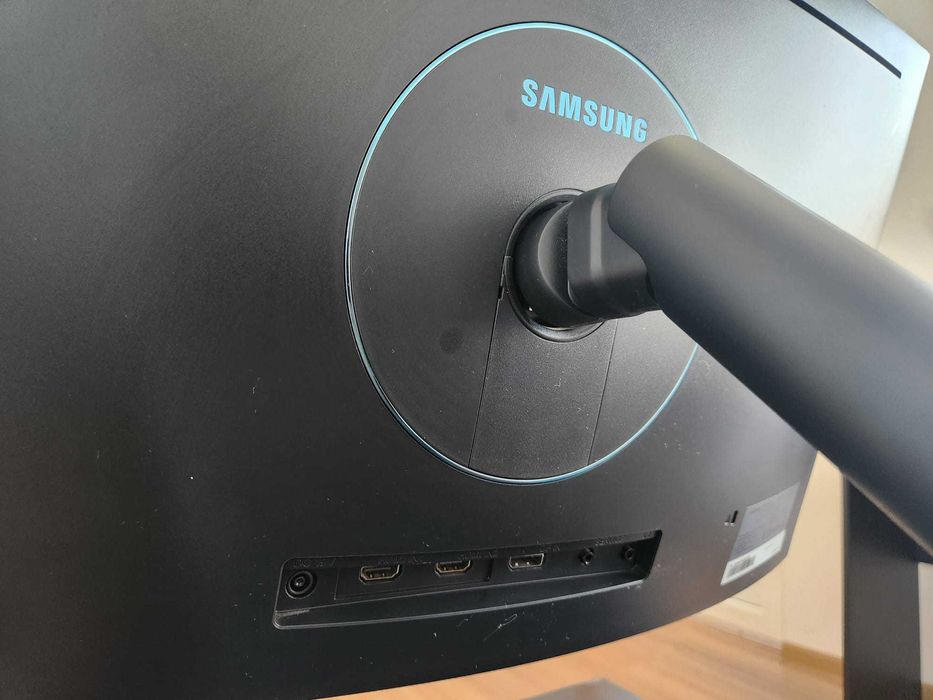Monitor de gaming Samsung C24FG70FQU, full HD, 144 Hz, FreeSync