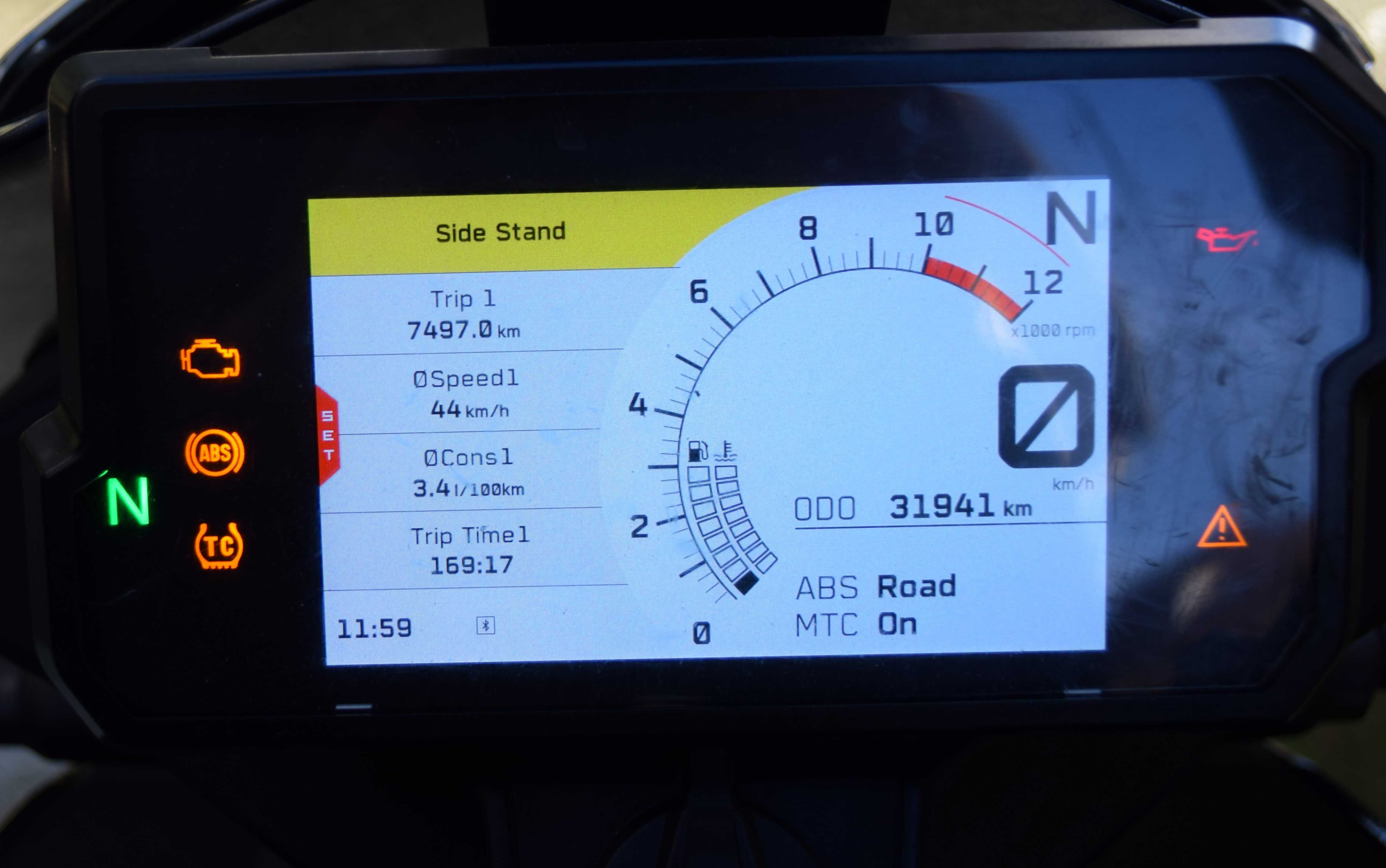 KTM 390 Adventure 2022 si multe accesorii incluse in pret