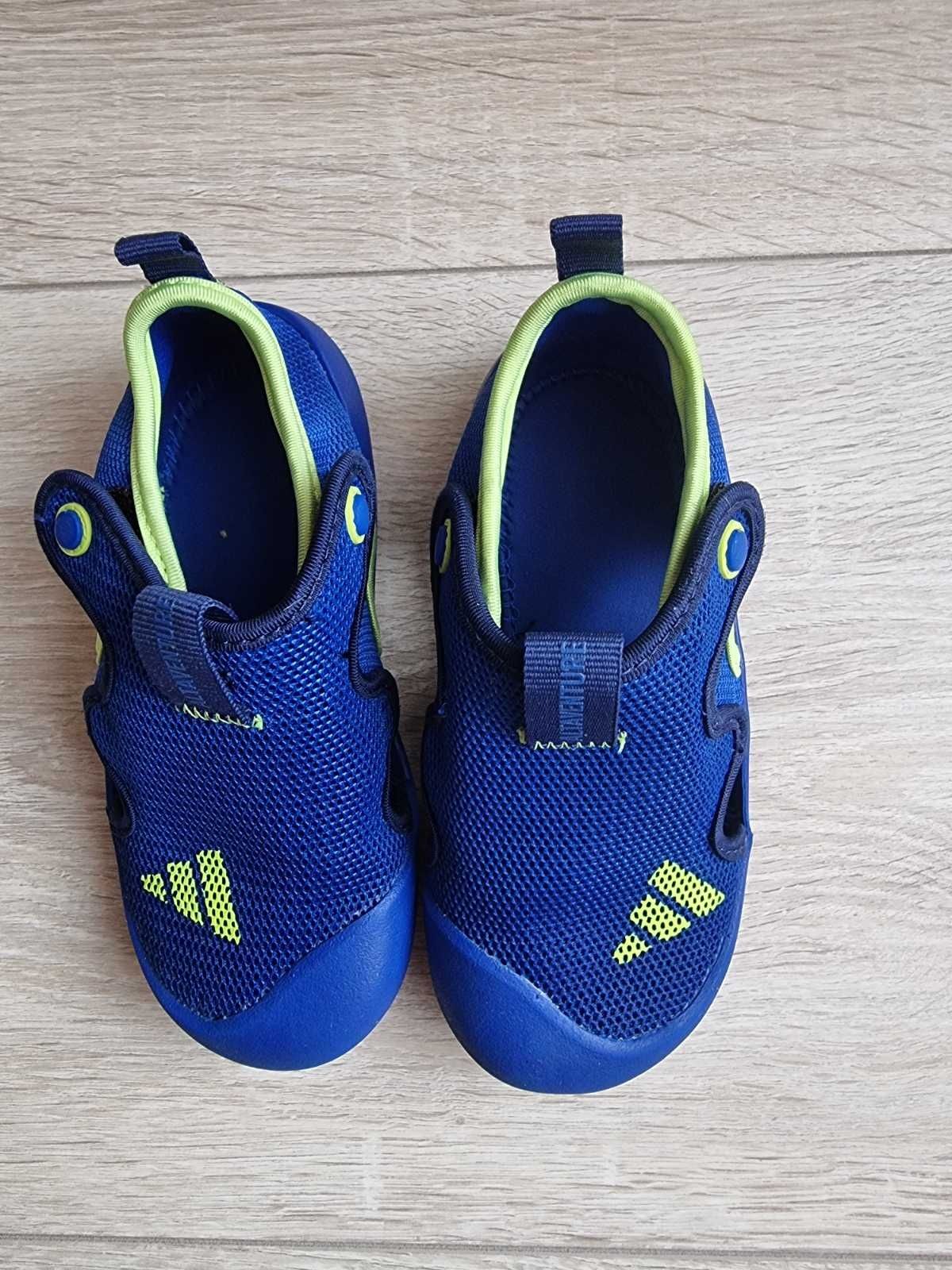 Продавам детски сандали Adidas