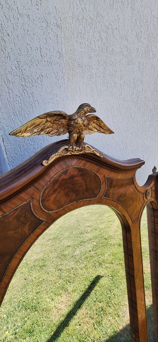 Vând oglinda veche Vultur